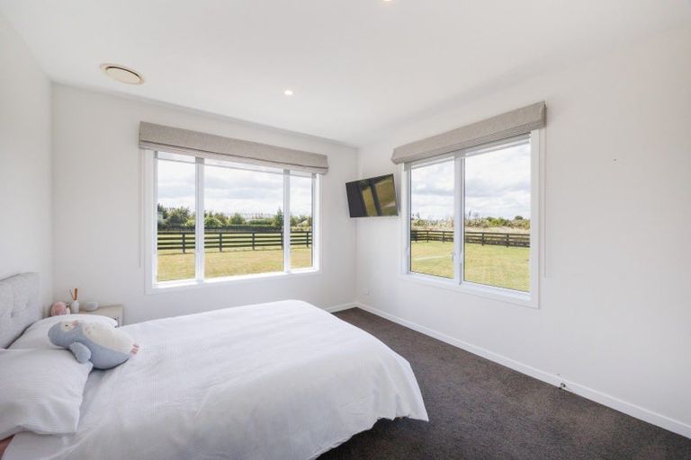 Photo of property in 33 Hartwell Drive, Kelvin Grove, Palmerston North, 4470