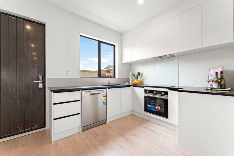 Photo of property in 11/3226 Great North Road, New Lynn, Auckland, 0600