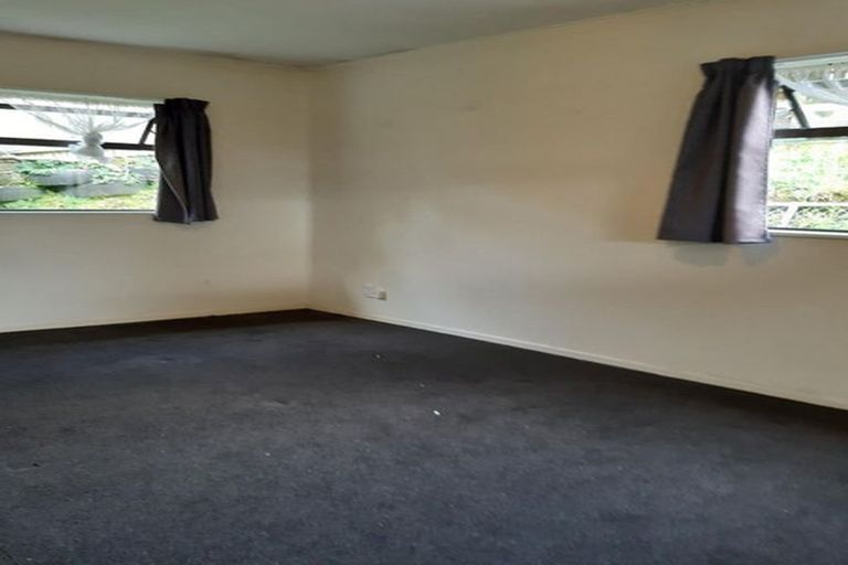 Photo of property in 142 Mark Avenue, Grenada Village, Wellington, 6037