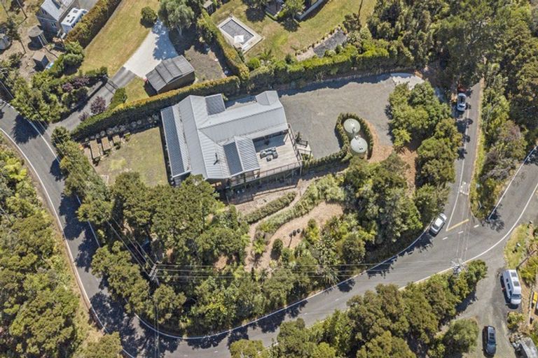 Photo of property in 5 Ngarahana Avenue, Paremoremo, Auckland, 0632