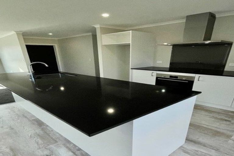 Photo of property in 5 Koru Loop, Paraparaumu, 5032