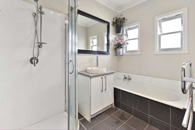 Photo of property in 15 Laurie Avenue, Papakura, 2110