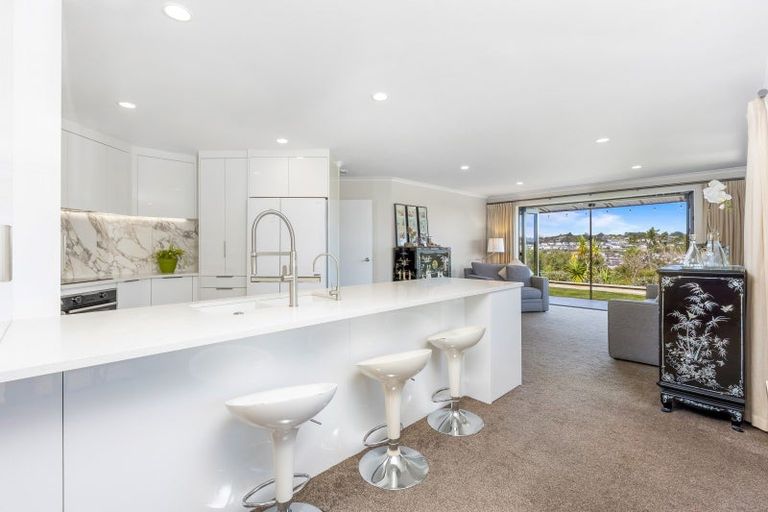 Photo of property in 72 Kittiwake Drive, Schnapper Rock, Auckland, 0632