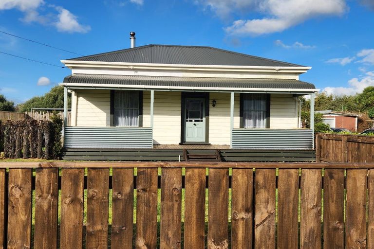 Photo of property in 26 Ross Street, Woodville, 4920