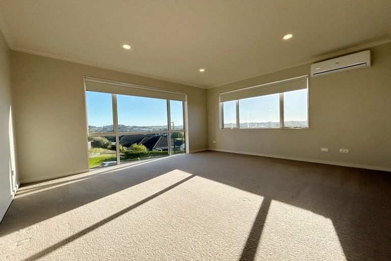 Photo of property in 22 Skipjack Pass, Silverdale, 0932