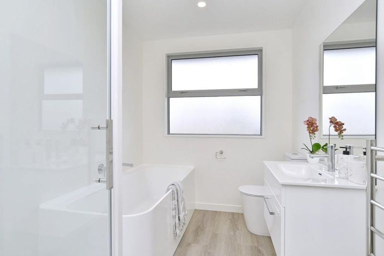 Photo of property in 18 Oakmill Drive, Casebrook, Christchurch, 8051