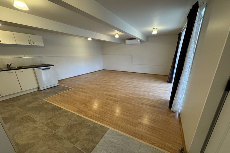 Photo of property in 18 Normanton Street, Glenfield, Auckland, 0629