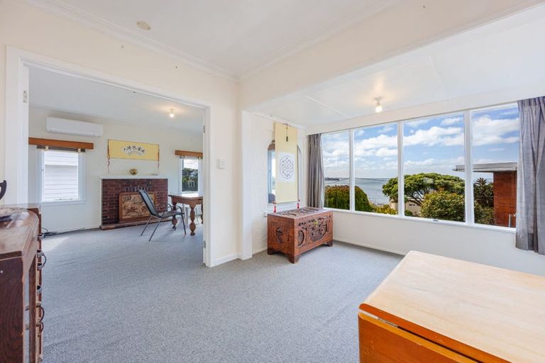Photo of property in 2/48 Churchill Road, Murrays Bay, Auckland, 0630