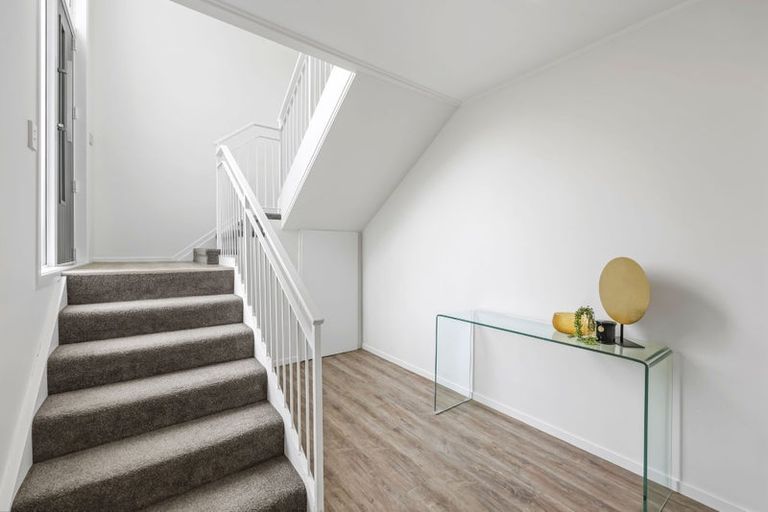 Photo of property in 16 Andrea Place, Sunnyhills, Auckland, 2010