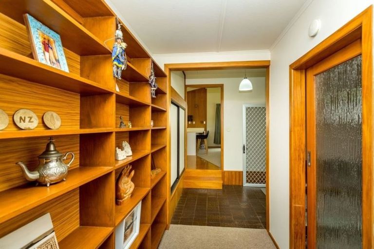 Photo of property in 11 Handley Place, Glen Avon, New Plymouth, 4312