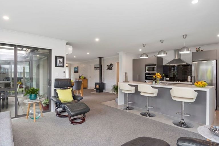 Photo of property in 30 Rainey Crescent, Papamoa Beach, Papamoa, 3118