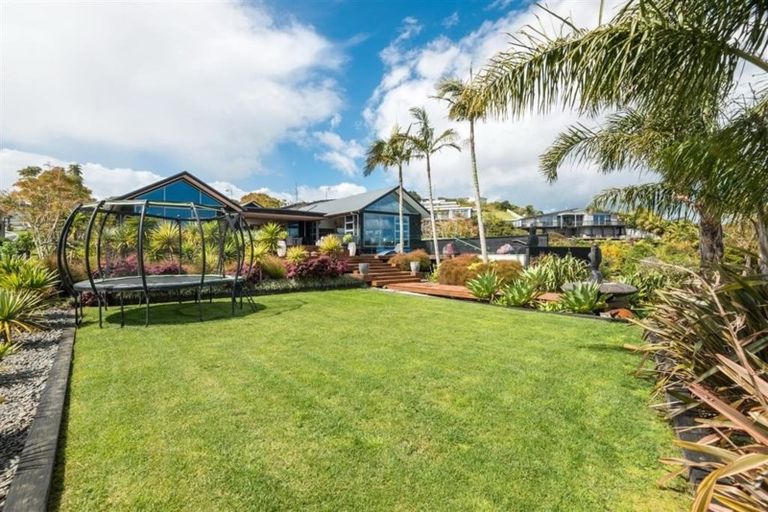 Photo of property in 6 Kerema Way, Schnapper Rock, Auckland, 0632