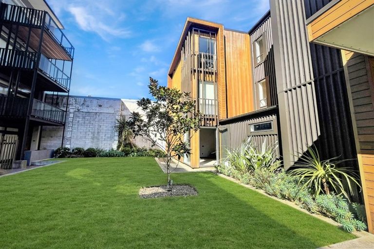 Photo of property in Vedado Apartments, 208/41u Hopper Street, Mount Cook, Wellington, 6011