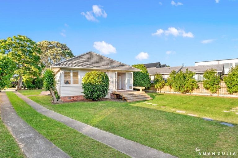 Photo of property in 18 Durham Street, Te Atatu Peninsula, Auckland, 0610