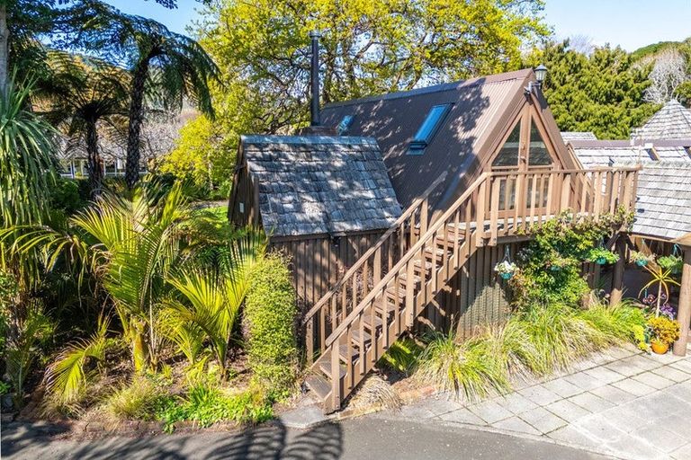 Photo of property in 9 Karaka Grove, Waikanae, 5036