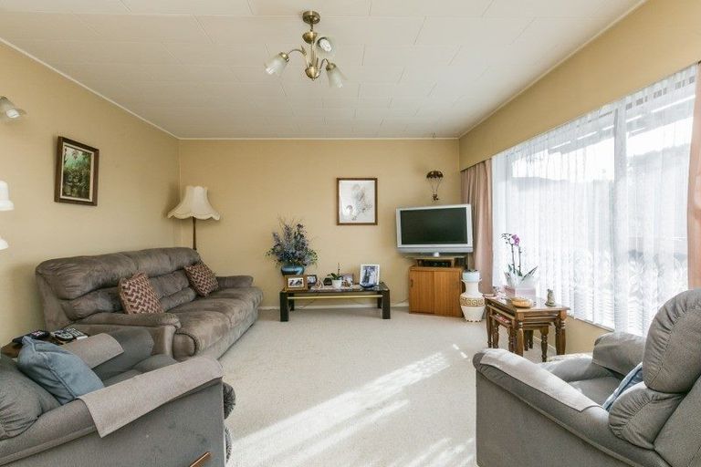 Photo of property in 2/17 Ngarimu Crescent, Taradale, Napier, 4112