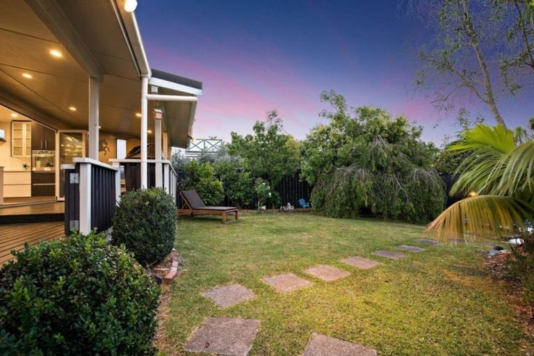Photo of property in 40 Hartley Terrace, Massey, Auckland, 0614