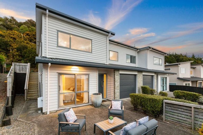 Photo of property in 5 Pacific View, Whitby, Porirua, 5024