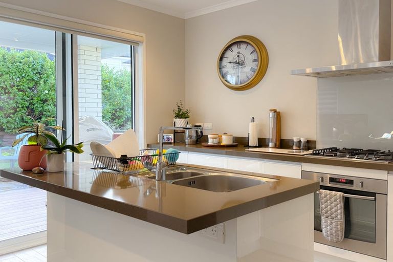 Photo of property in 15 Boardwalk Rise, Long Bay, Auckland, 0630