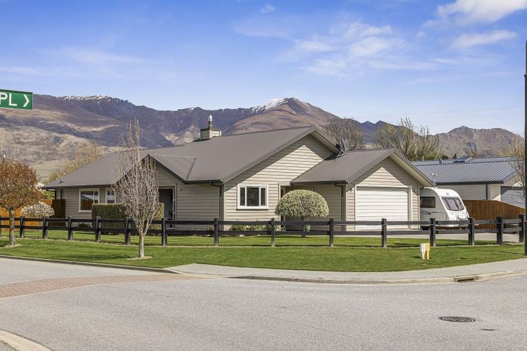 Photo of property in 1 Moncrieff Place, Wanaka, 9305