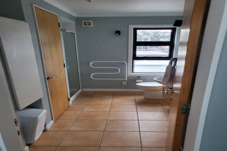 Photo of property in Endeavour Apartments, 125u5 Thorndon Quay, Pipitea, Wellington, 6011