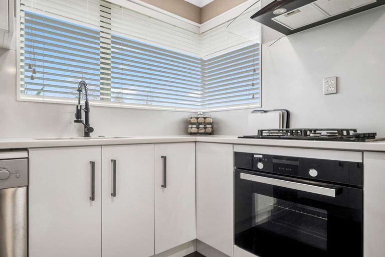 Photo of property in 16 Antrim Place, Nawton, Hamilton, 3200