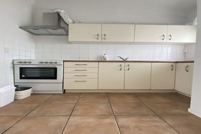 Photo of property in 2/30 Islington Avenue, New Lynn, Auckland, 0600