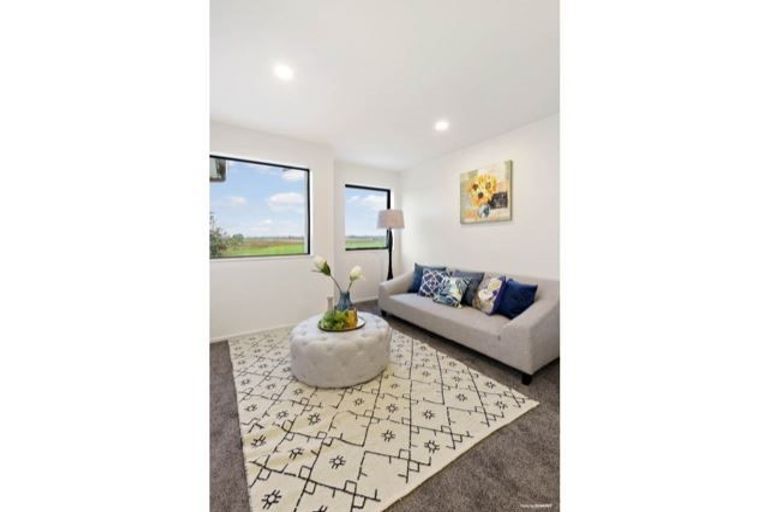 Photo of property in 2 Fjord Way, Karaka, Papakura, 2113