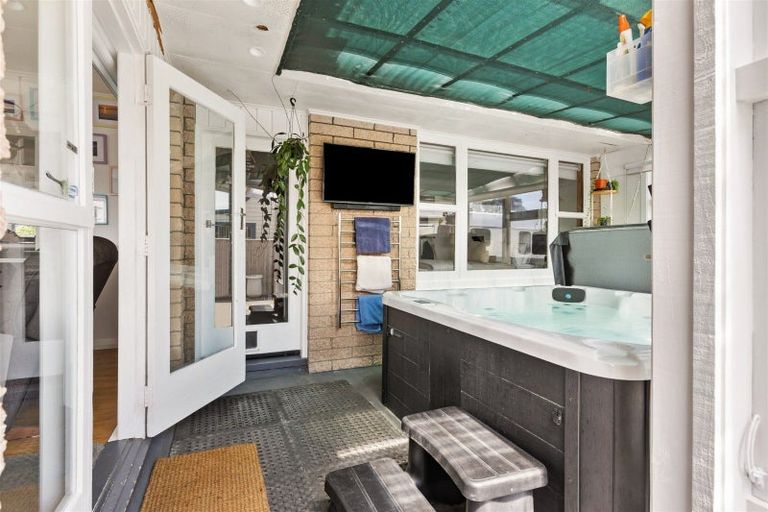 Photo of property in 20 Cook Street, Carters Beach, Westport, 7825