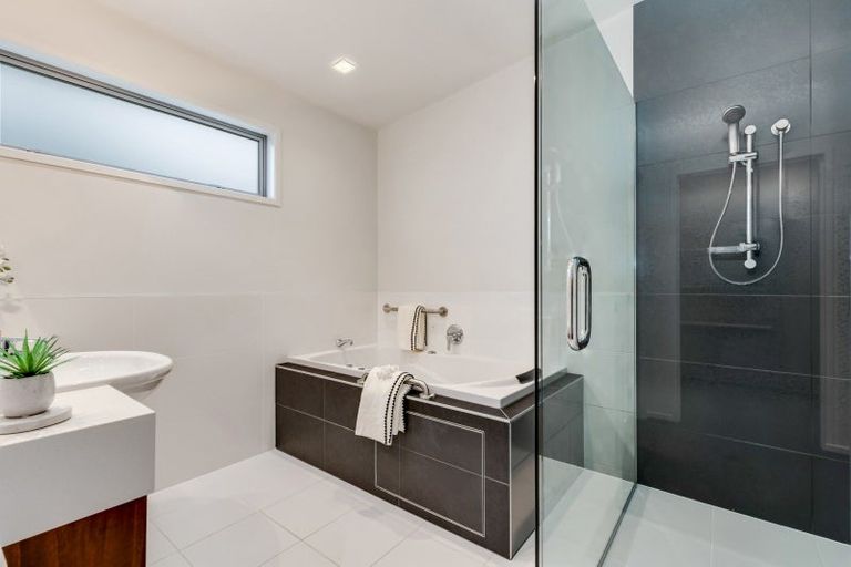 Photo of property in 47 Harry Dreadon Road, Opaheke, Papakura, 2584