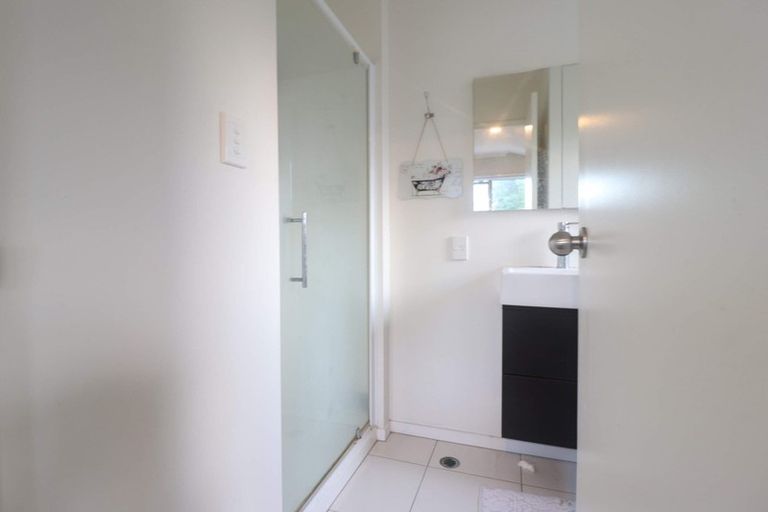 Photo of property in 10a Marie Crescent, Te Atatu South, Auckland, 0610