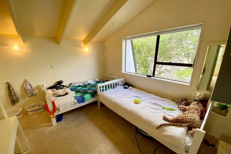 Photo of property in 1/42 Pokapu Street, Titirangi, Auckland, 0600