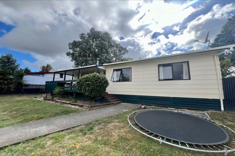 Photo of property in 19 Vera Street, Marton, 4710