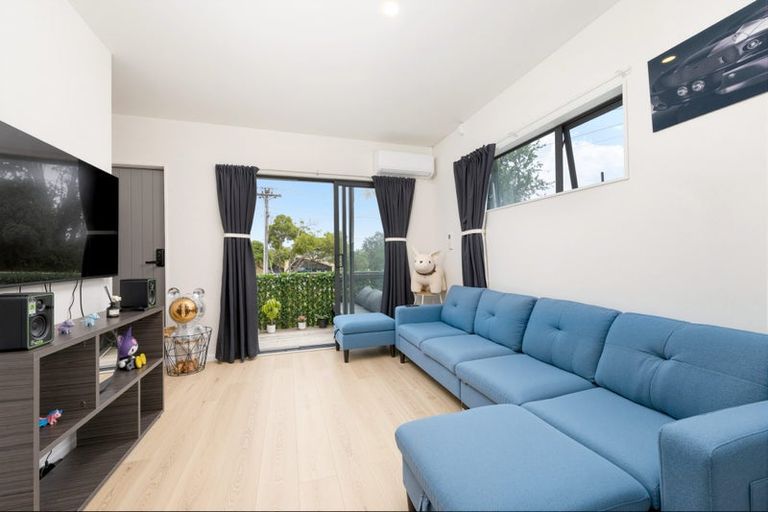 Photo of property in 2/35 Renata Crescent, Te Atatu Peninsula, Auckland, 0610