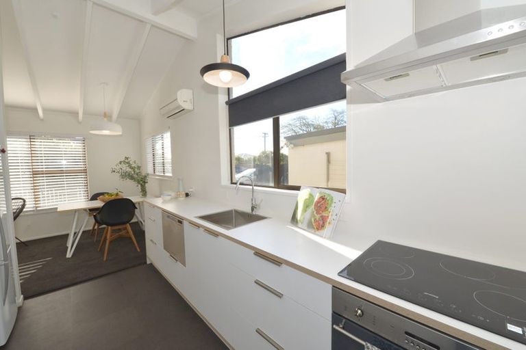 Photo of property in 11 Taupata Street, Redcliffs, Christchurch, 8081