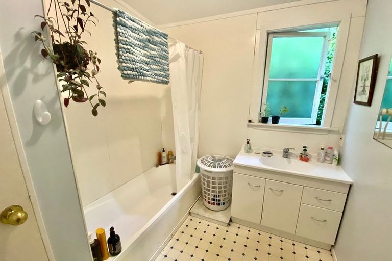 Photo of property in 12u1 Myrtle Crescent, Mount Cook, Wellington, 6021