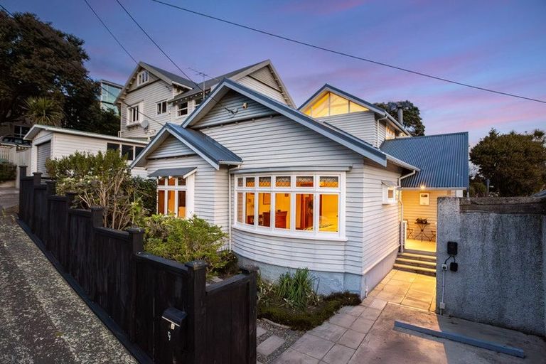 Photo of property in 9 Dover Street, Island Bay, Wellington, 6023