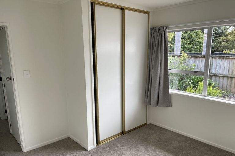 Photo of property in 24 Walton Street, Red Beach, 0932