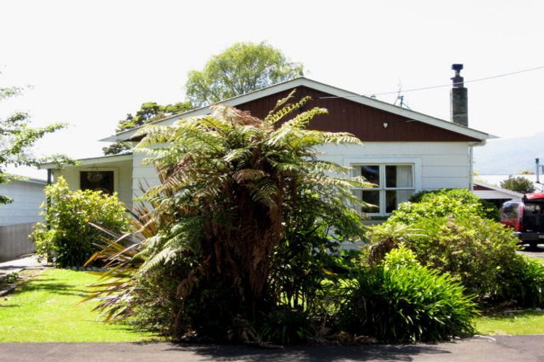 Photo of property in 21 Menzies Street, Westport, 7825