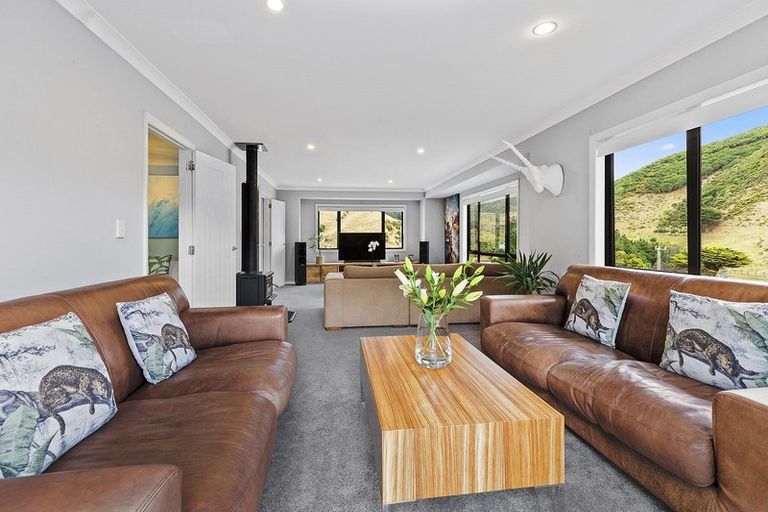 Photo of property in 499 South Makara Road, Makara, Karori, 6972