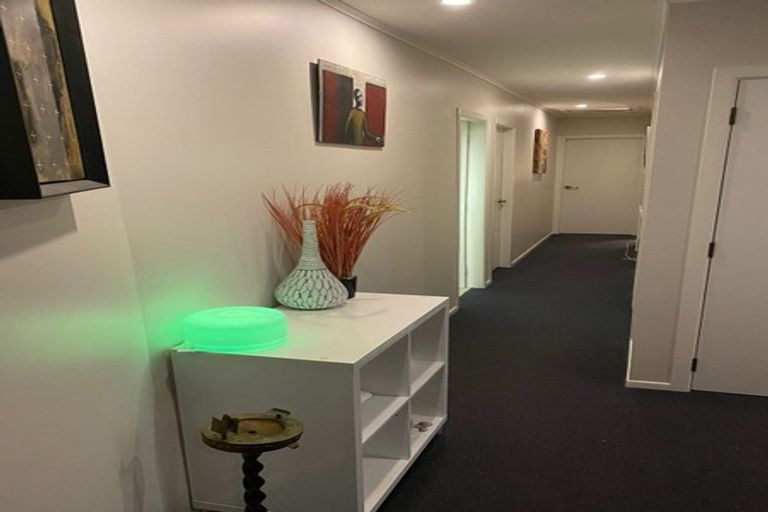 Photo of property in 32 Oswald Crescent, Paparangi, Wellington, 6037