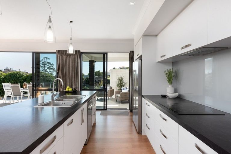 Photo of property in 122 Oteki Park Drive, Welcome Bay, Tauranga, 3112