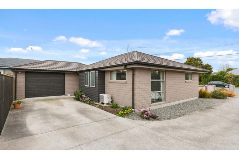 Photo of property in 33a Wilsons Road South, Saint Martins, Christchurch, 8022