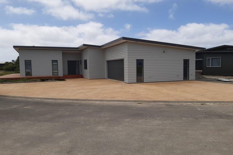 Photo of property in 39 Shoal Beach Road, Aramoana, Omakere, 4271