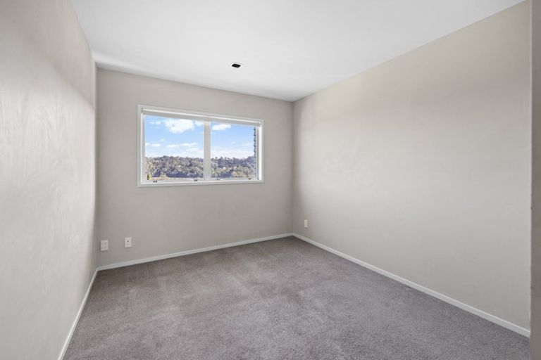 Photo of property in 132 Kittiwake Drive, Schnapper Rock, Auckland, 0632