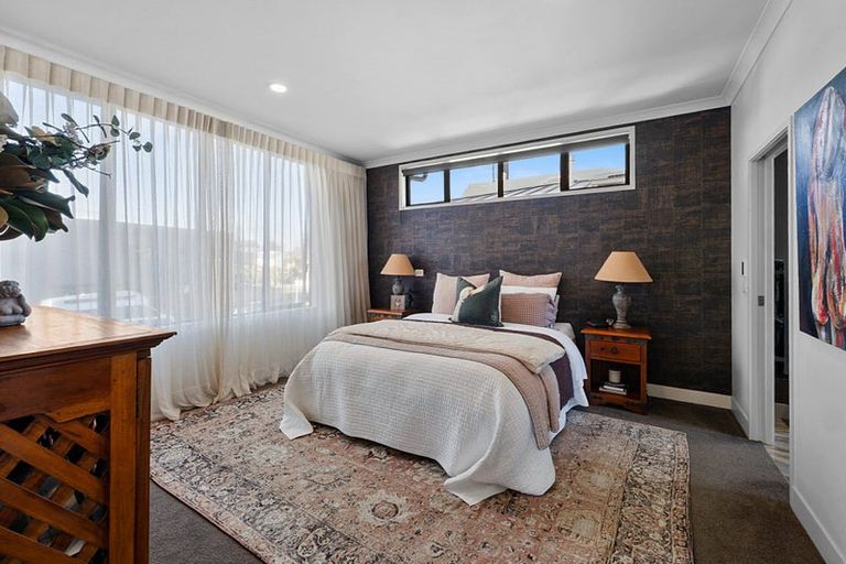Photo of property in 12 Autere Street, Strandon, New Plymouth, 4312