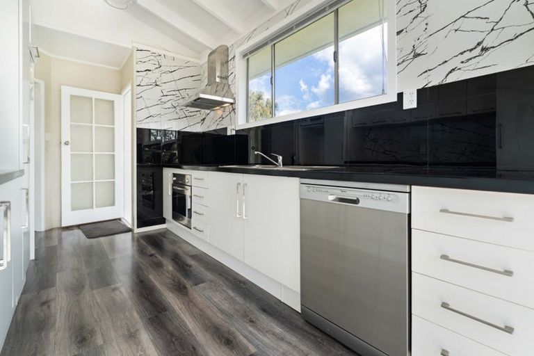Photo of property in 2 Muir Avenue, Mangere Bridge, Auckland, 2022