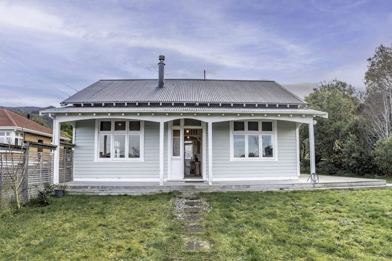 Photo of property in 25 Hugh Street, Sawyers Bay, Port Chalmers, 9023