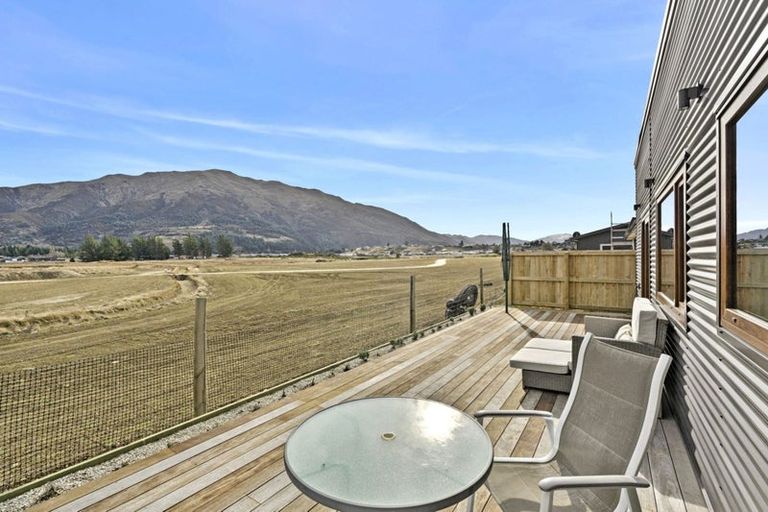 Photo of property in 185 Burdon Loop, Lake Hawea, 9382