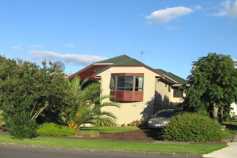 Photo of property in 2/2 Takutai Avenue, Bucklands Beach, Auckland, 2012